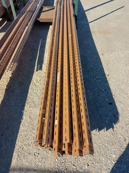 Cantoneira perfurada para estantes handy