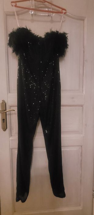 Kombinezon cekinowy hiszpanka gołe ramiona z futerkiem r. M