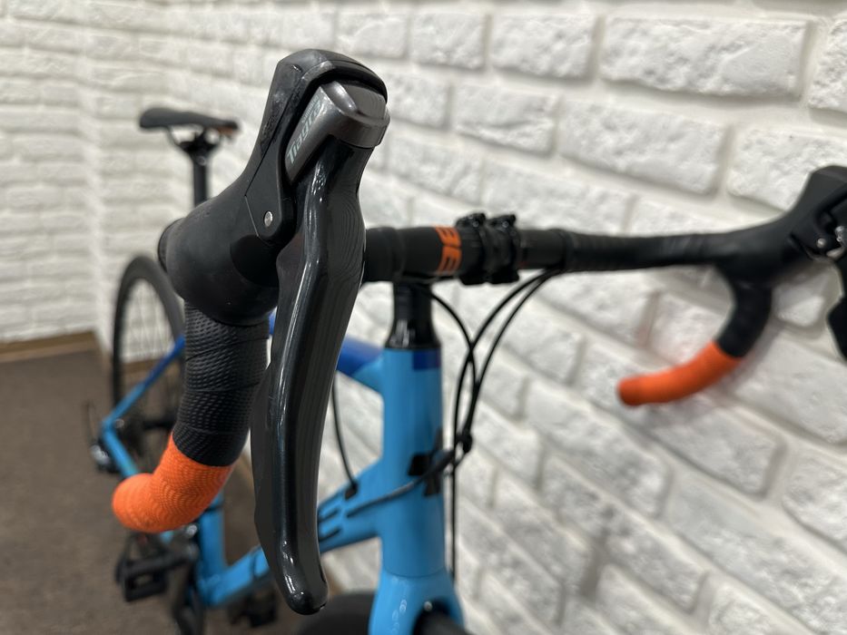 Rower szosowy Cube Attain Race