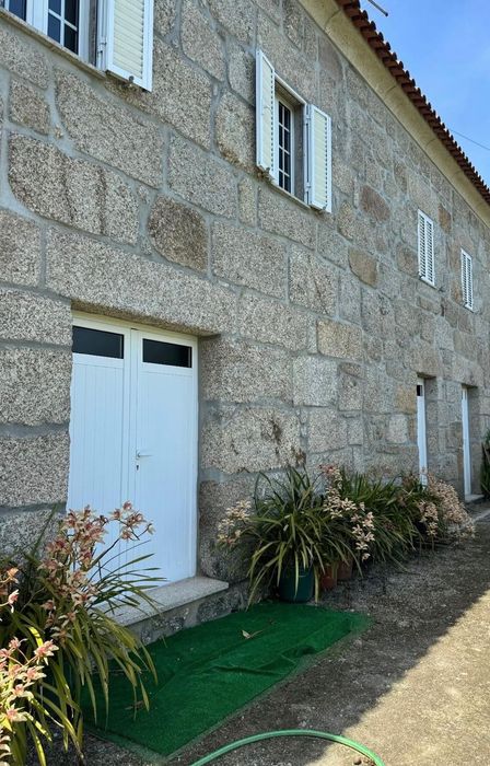 Vende-se quinta T2 com 8.980 m²