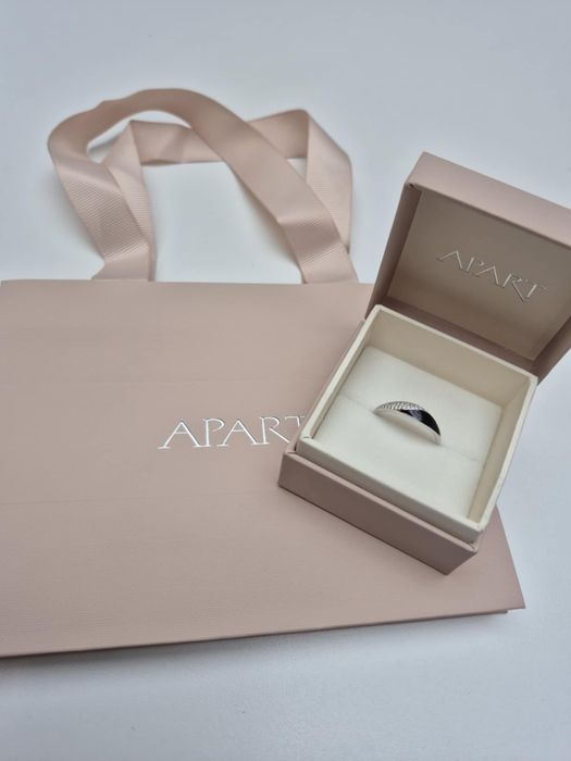 Pudełeczko z torebką na biżuterię z firmy Apart