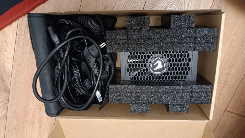 Блок живлення Gigabyte AORUS P850W (модель GP-AP850GM).