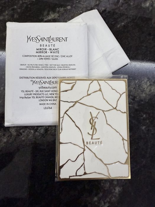 Вишукане дзеркало ysl