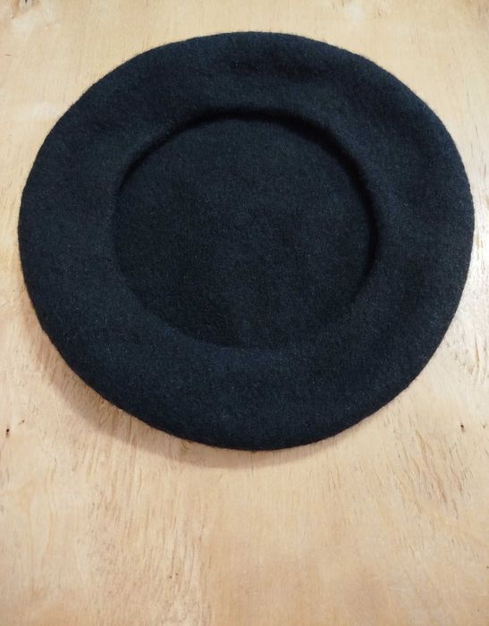 Берет вовняний чорний