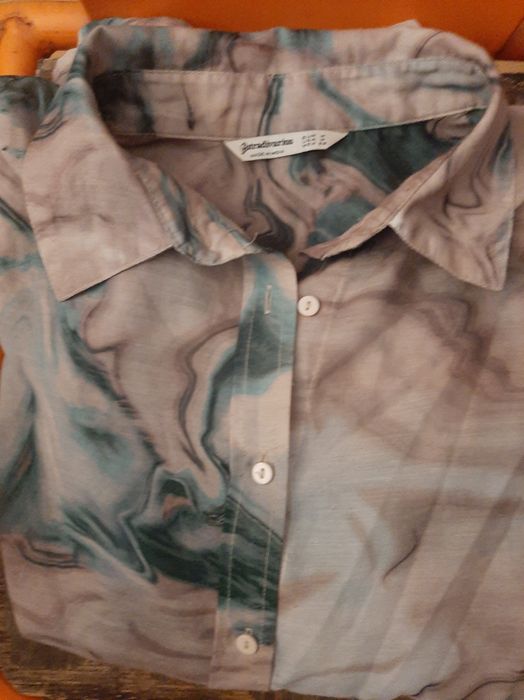 Camiseiro Stradivarius às cores