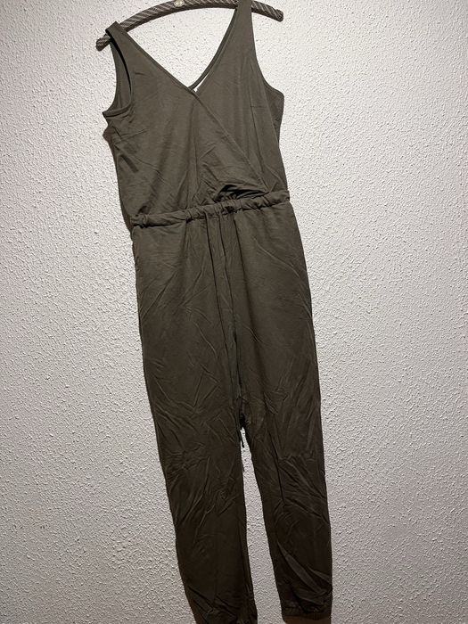 Długi wiązany kombinezon