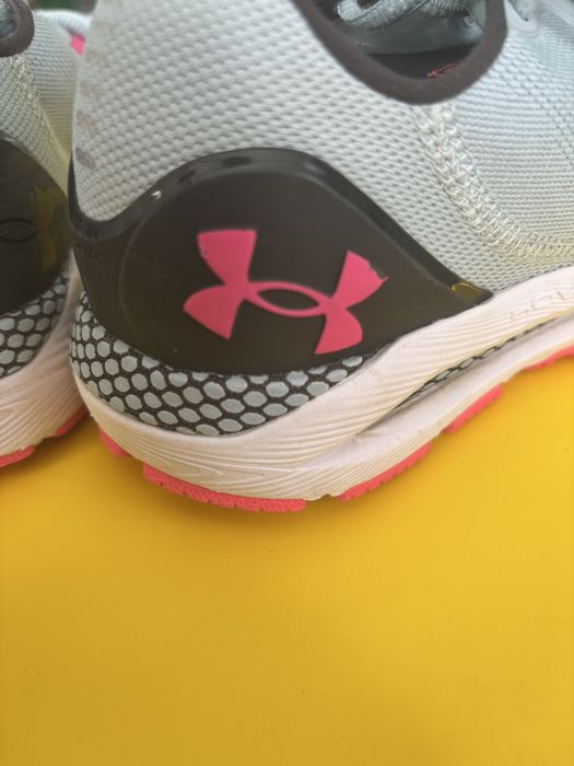Under Armour кроссовки на девочку