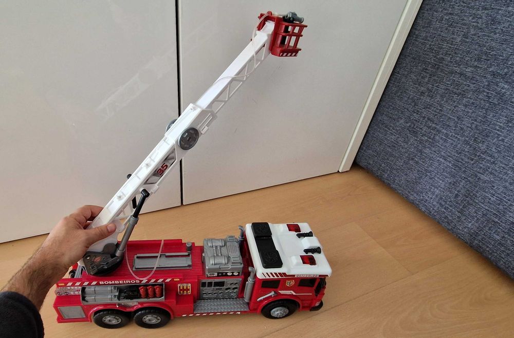 Camião de bombeiros (Dickie Toys)