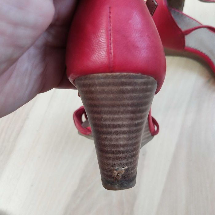 Sandały na obcasie skórzane r. 37 czerwone