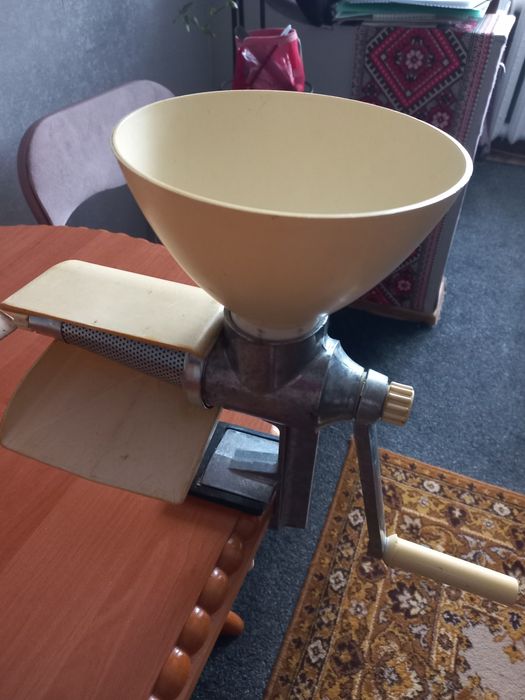 Соковижималка для томатів