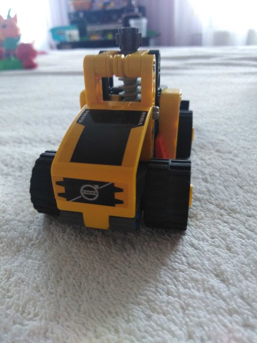 Міні набір LEGO Technical30433 "Фронтальний погрузчик Volvo"