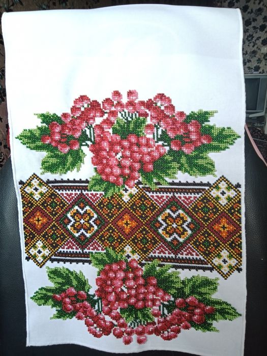Весільний рушник вишитий чеським бісером