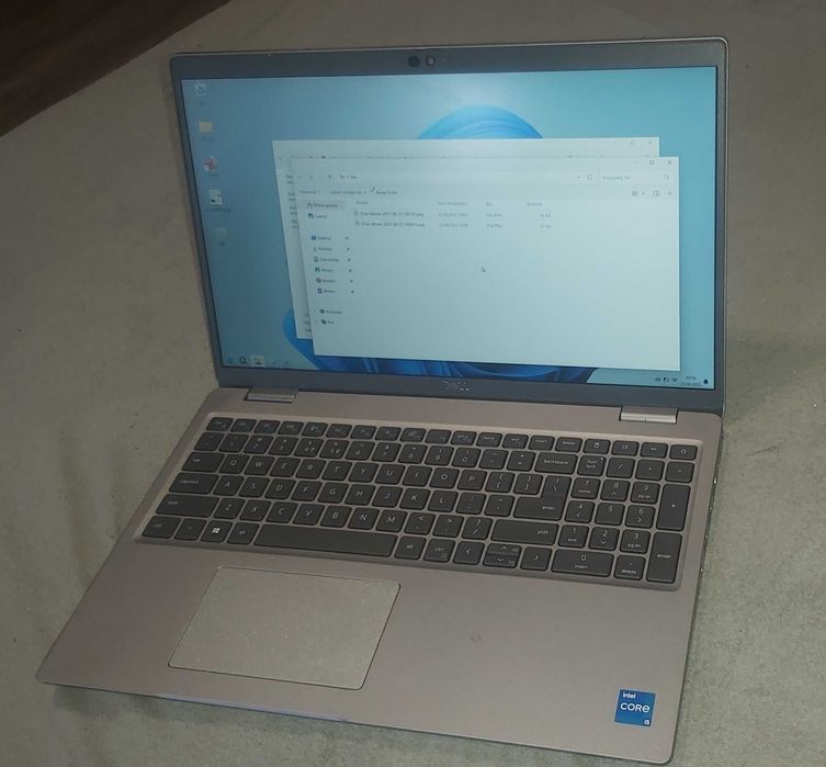 Dell Lat 5520 i5-1135G7 / brak / brak / bateria Exellent-Uszkodzony