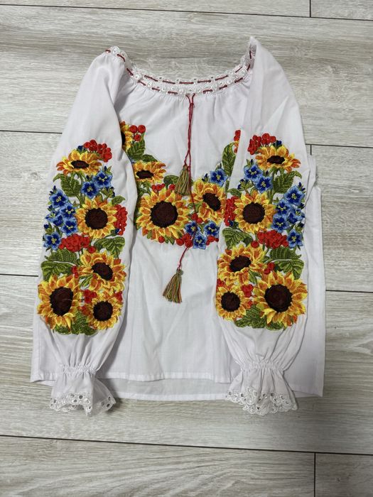 Продам вишиванку для дівчинки