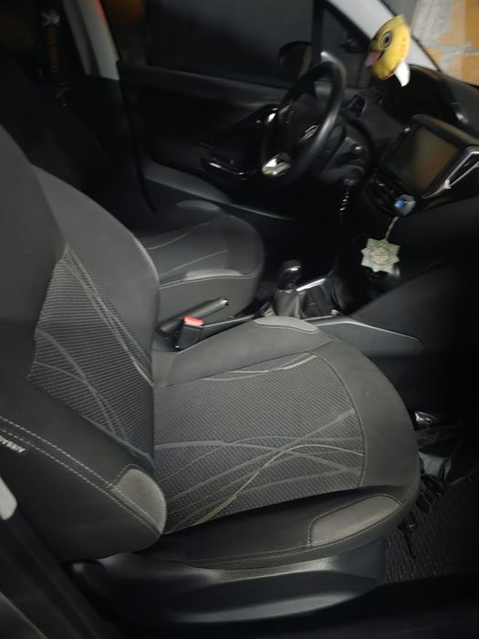Peugeot 208 1.4 hdi — photo 3