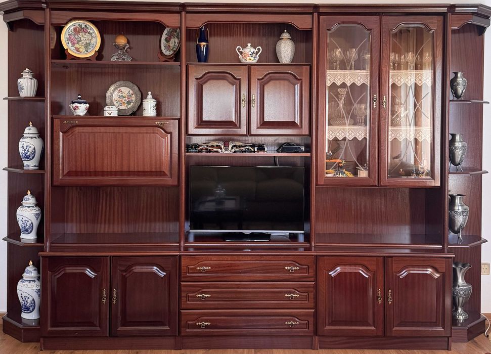 Móvel de sala de estar com cristaleira