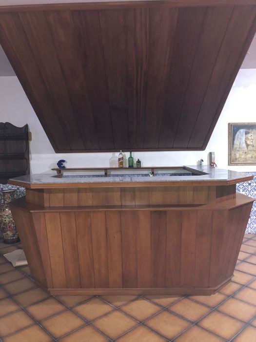 Bar em madeira Afzelia maciça