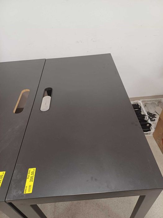 Czarne nowoczesne biurko