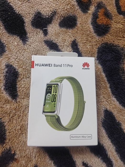 Продам новые смарт часы huawei band 11 pro