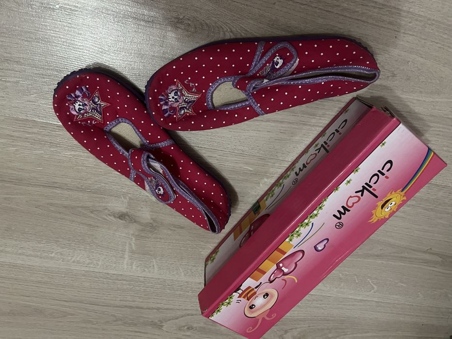 Балетки,тапочки в садик,босоножки для девочки 31-32 р