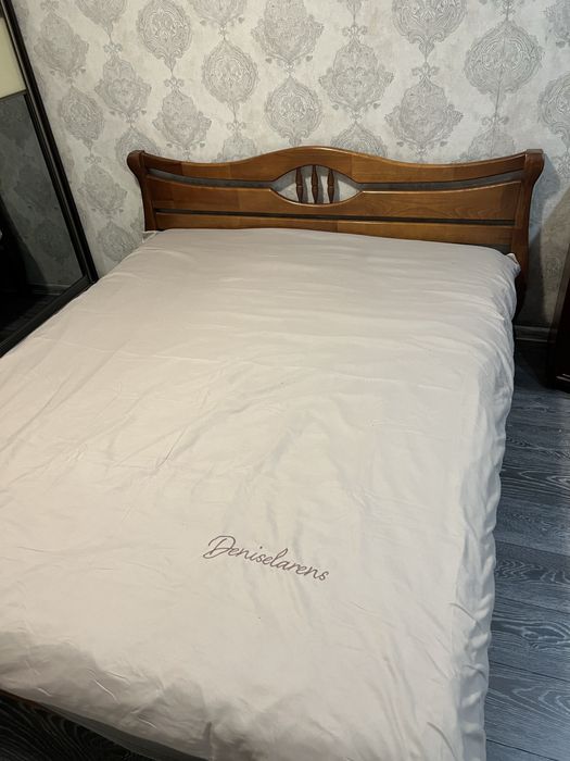 Двохспальне ліжко