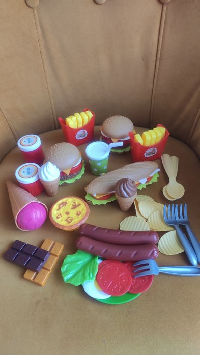 Zestaw Fast Food - hamburger, frytki, lody