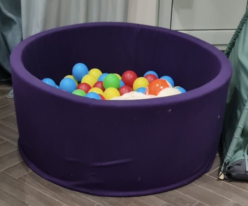 ЗАБРОНЬОВАНИЙ Сухий басейн з кульками