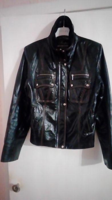 Продам фирменную  курточку из натуральной  кожи (лайка) за 800 грн