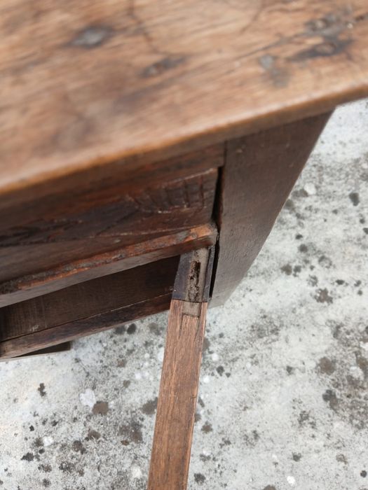 Mesa de cabeceira antiga