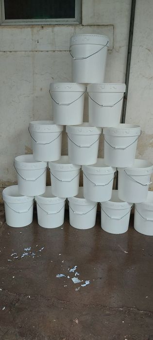 Baldes plástico de 25 litros com tampa