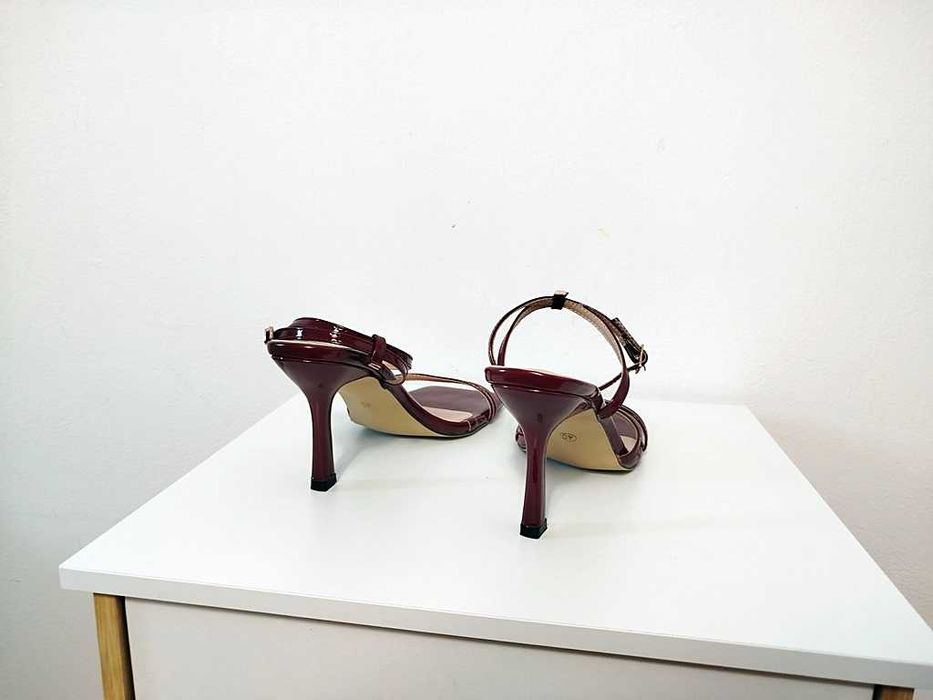 nowe bordowe piękne sandałki na szpilce paseczki
