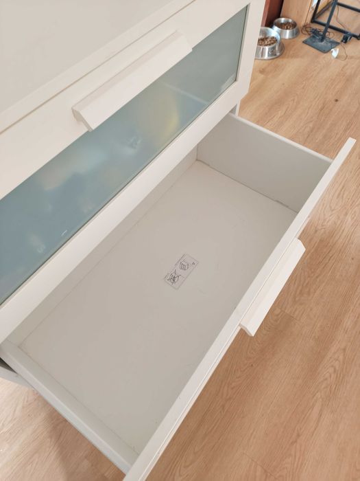 Cómoda branca ikea