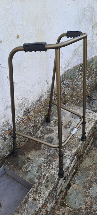 Andarilho fixo altura regulável