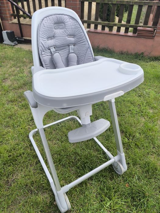 Krzesło do karmienia dla niemowląt linea go składane na kółkach podnóż