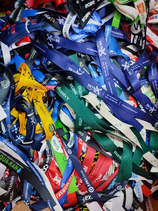 Oddam za darmo ścinki z poliestru