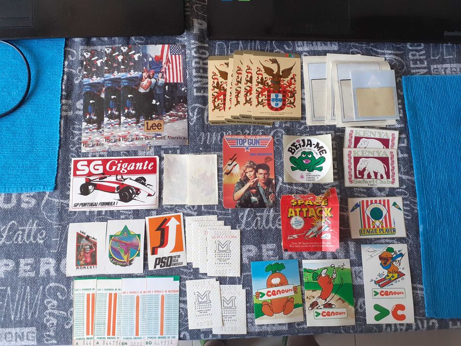 Merchandise e bilhetes antigos