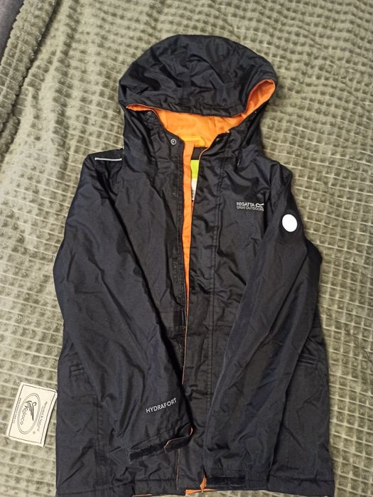 Продам куртку на осінь