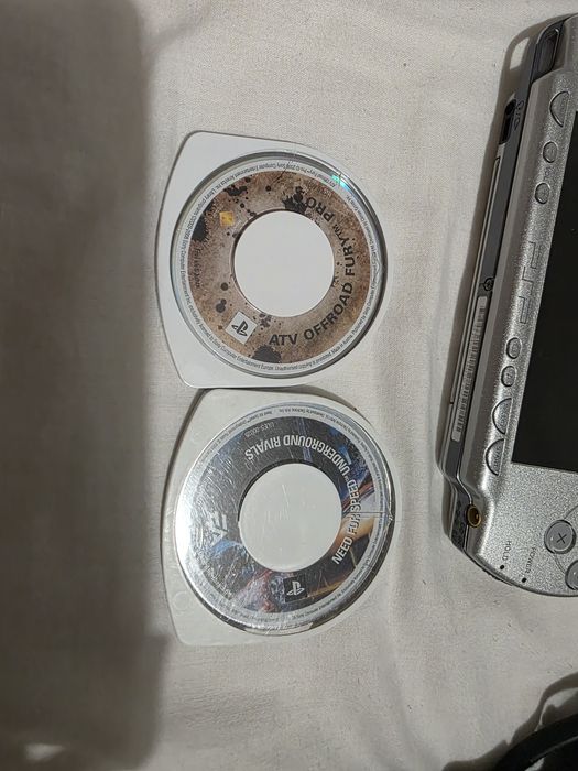 PSP 2000 ICE SILVER slim&lite