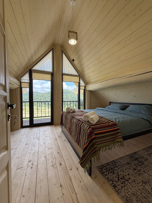 Відпочинок в Карпатах з теплим басейном та гарячим чаном.