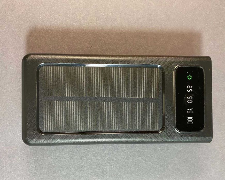 Павер банк на 20 000 mAh із сонячною панеллю та вбудованими кабелями