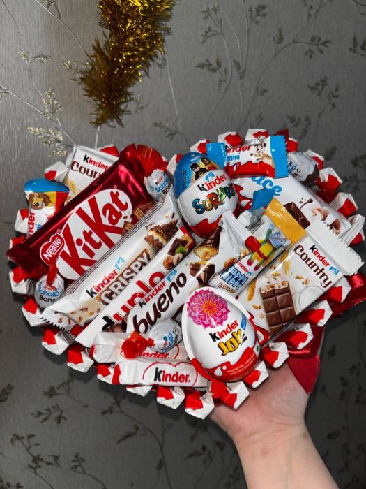 Солодкий подарунковий бокс Kinder & KitKat | Подарунок дівчині, дитині
