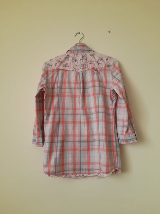 Koszula w kratę z ozdobnym haftem