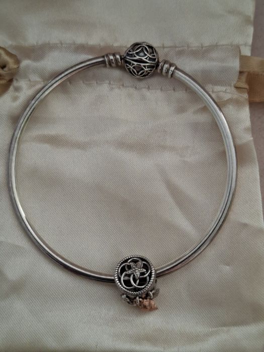 Pandora Moments Bangle z charmsem łapacz snów