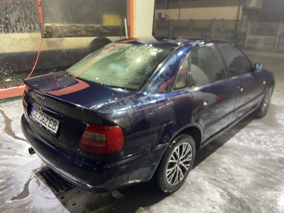 Продам Ауді а4.