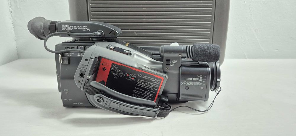 Kultowa Kamera VHS-C Hitachi VM-C52E | Retro Zestaw w Walizce