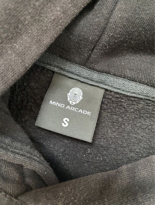 Bluza mind arcade z czerwonymi kryształkami
