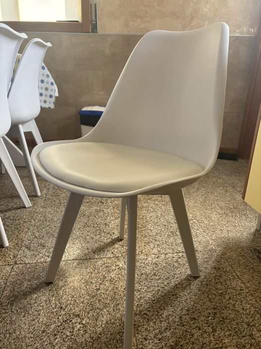 Cadeira estilo escandinavo