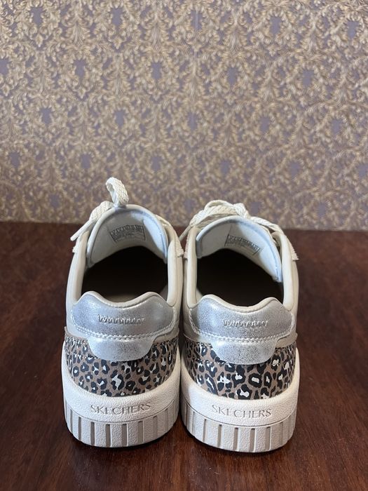 Кеды Skechers.