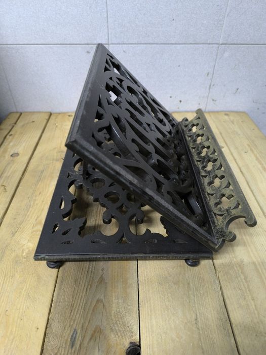 Suporte para bíblia em madeira