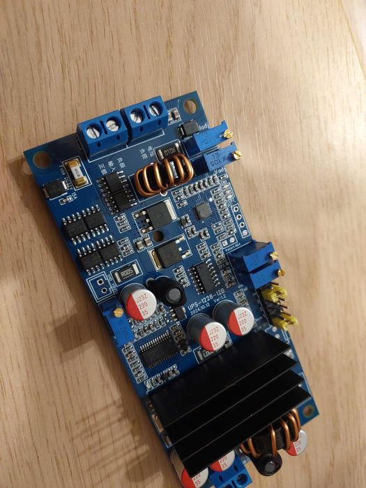 DC-DC ДБЖ модуль UPS-1228-12 на 8A для будь-якої АКБ (lifepo4 40135)